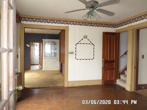 4th image of 904 E Lincoln Way