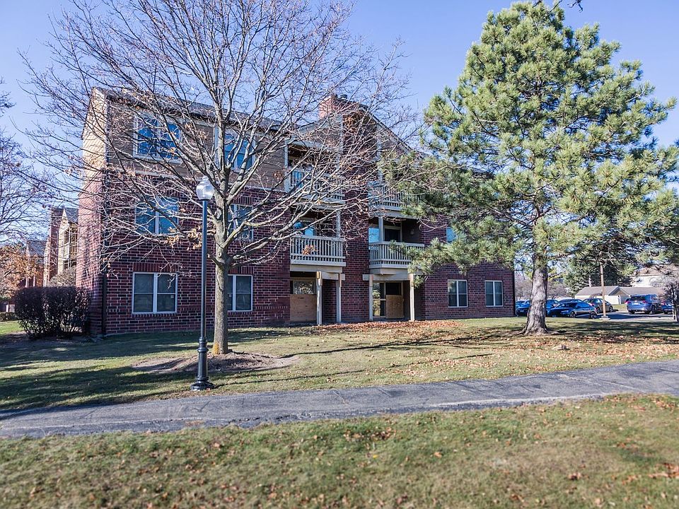 1st image of 124 Glengarry Dr APT 301