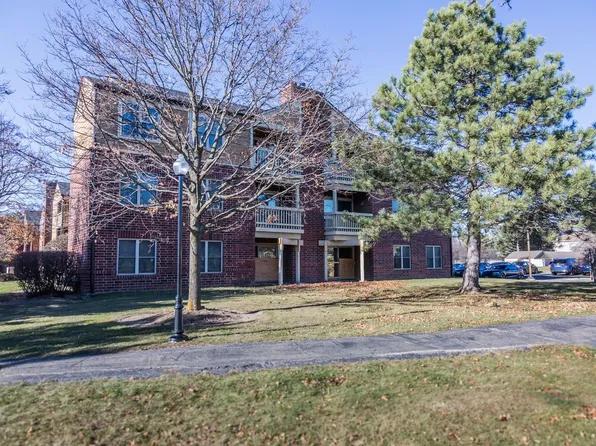 124 Glengarry Dr APT 301, Bloomingdale, IL 60108