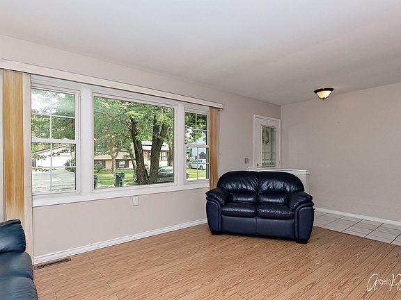 3rd image of 360 Dorset Ct
