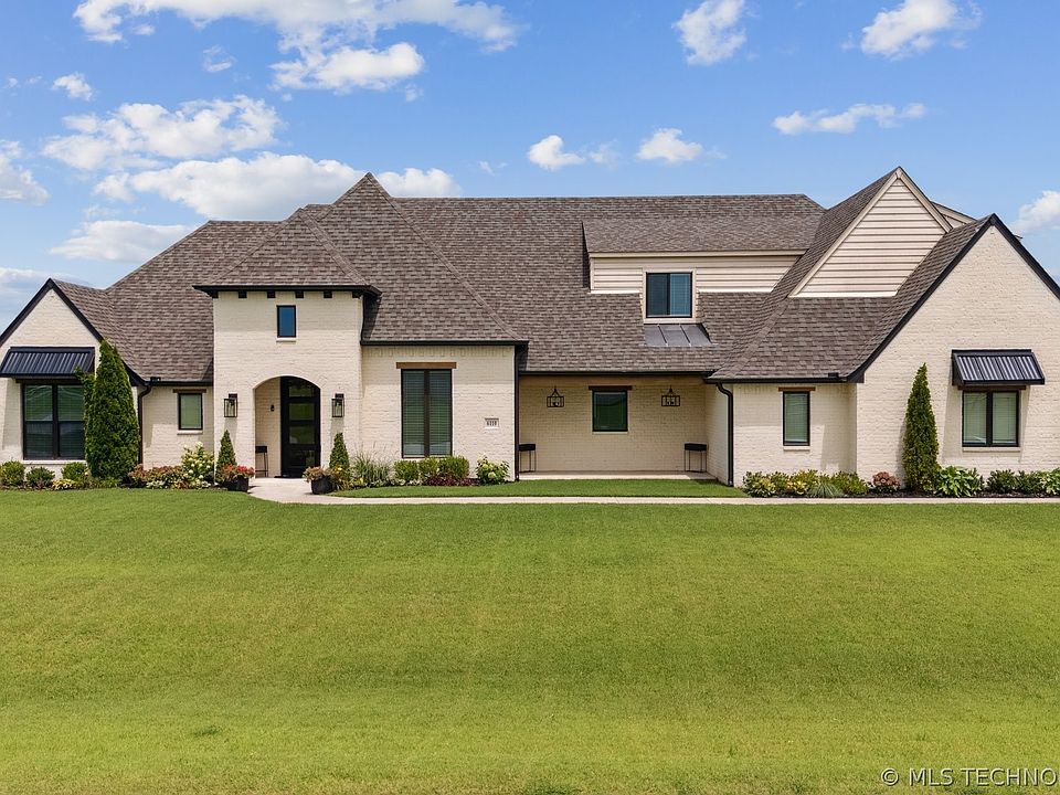 1st image of 6110 N Creekwood Dr