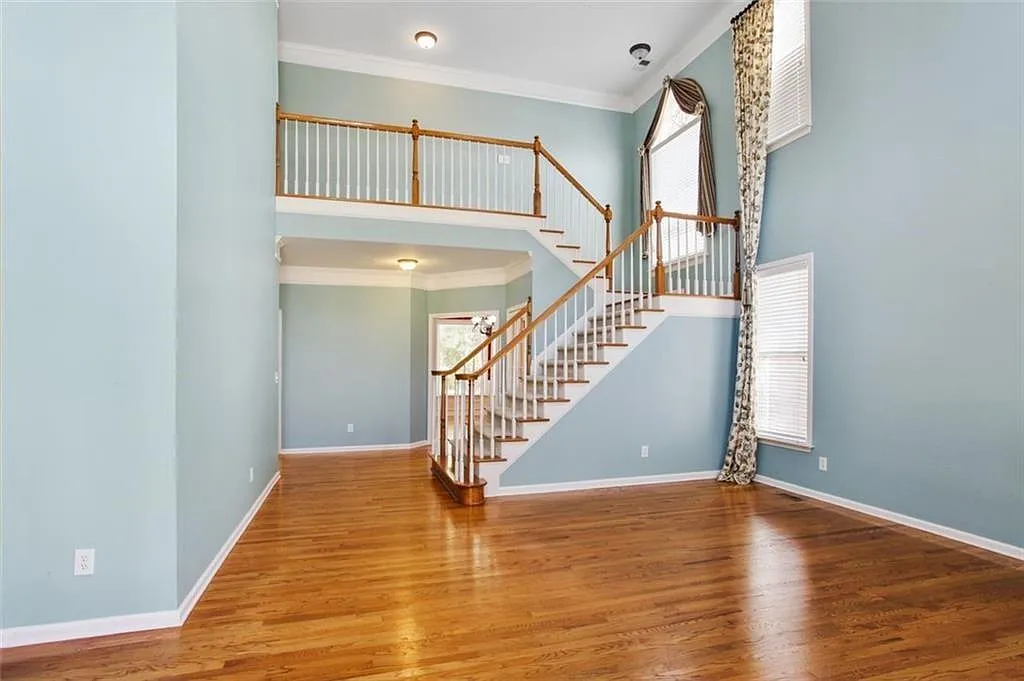 5 bed, 5235 sqft, $5,000 — Photo 2