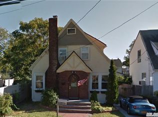 98 Lawrence Ave, Lynbrook, NY 11563