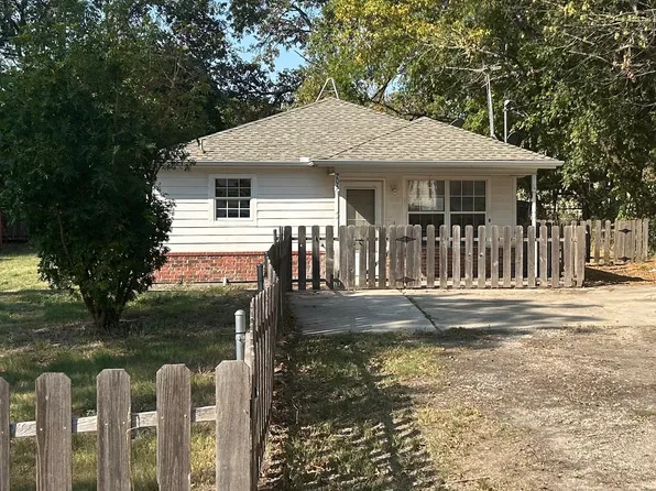 205 Evans St, Nevada, TX 75173