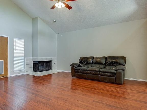 4th image of 2015 Chalfont Dr