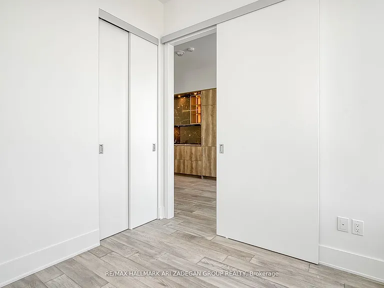 11 Yorkville Ave #5806 — Photo 18