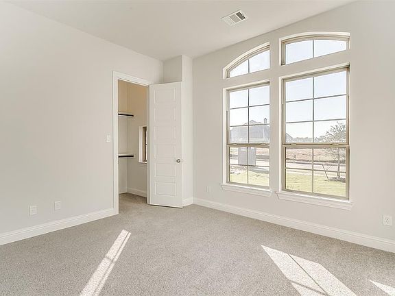 5th image of 413 Monteverde Ln