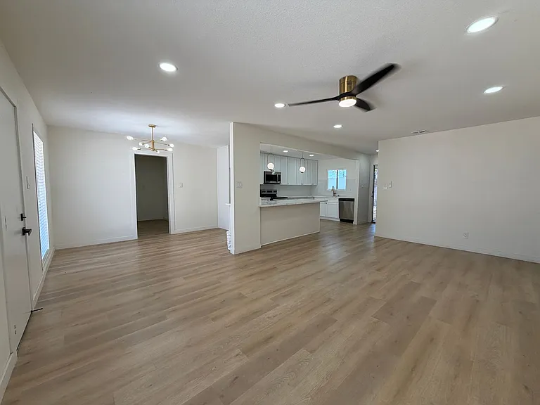 1317 Pyramid Dr — Photo 10