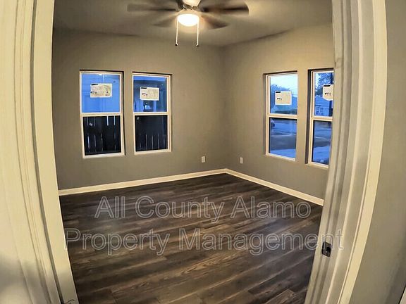 3rd image of 510 Roseborough St