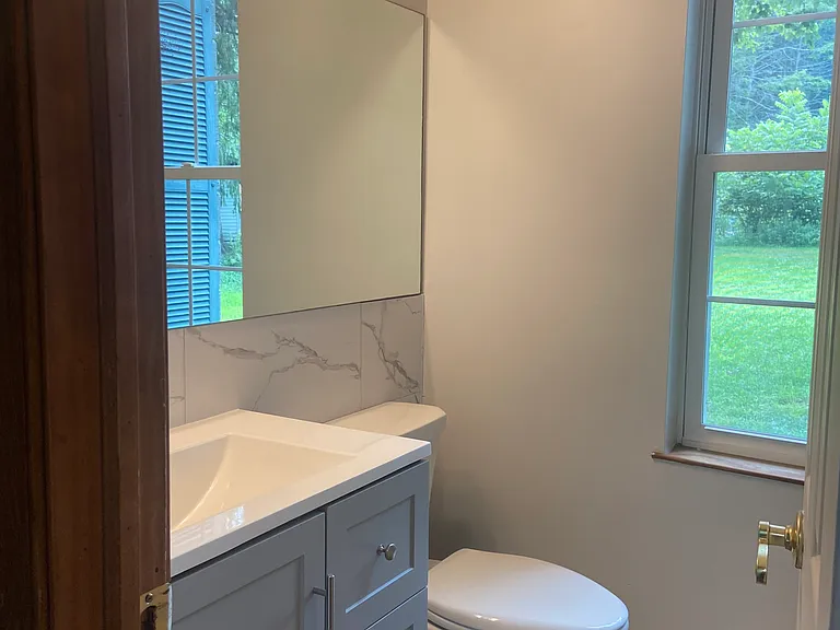 365 Greenview Dr — Photo 8