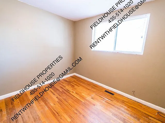 1077 Rose St — Photo 9
