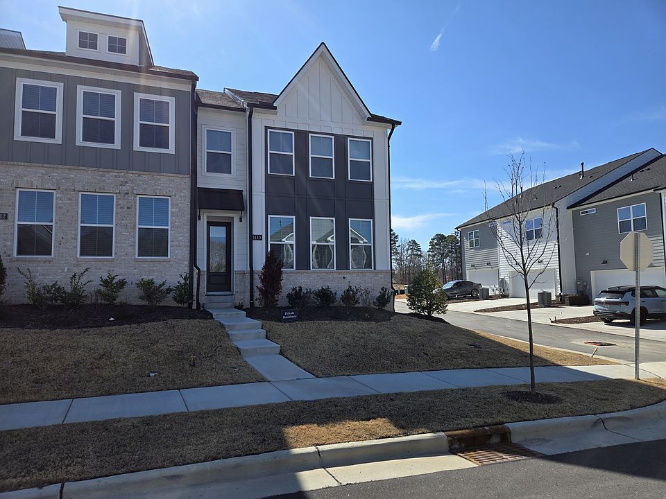 Exterior End Unit Townhome