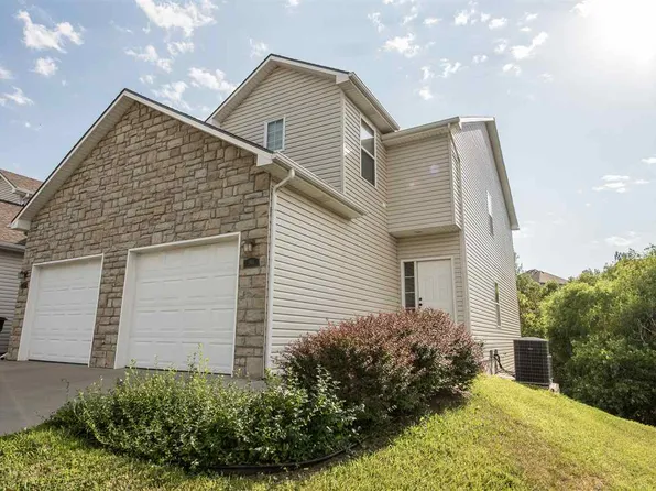 906 Oakbrook Pl, Manhattan, KS 66503