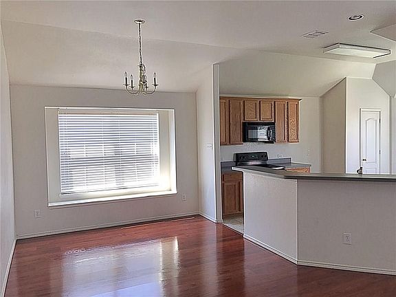 4th image of 1117 Mockingbird Dr