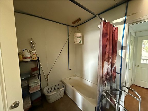 5th image of 524 Barton Chapel Rd