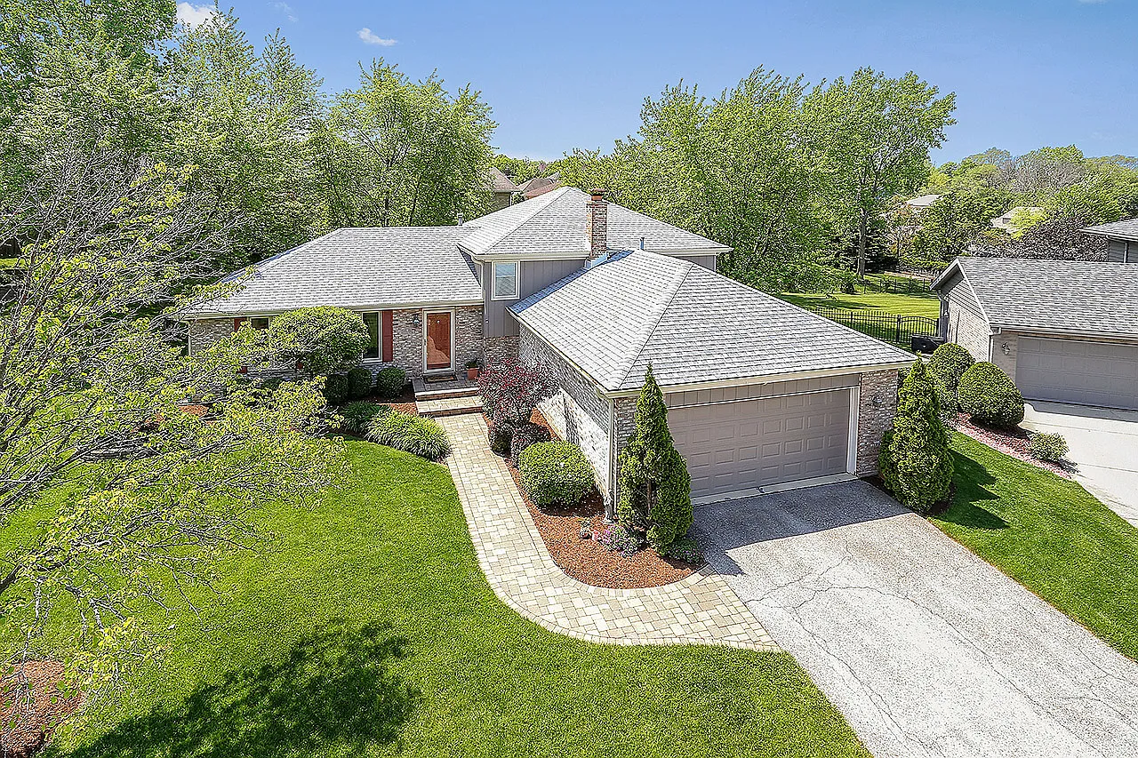 4 Lenox Ct photo 1