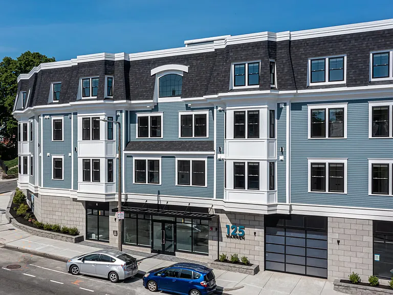 125 Warren Apartments — Photo 2