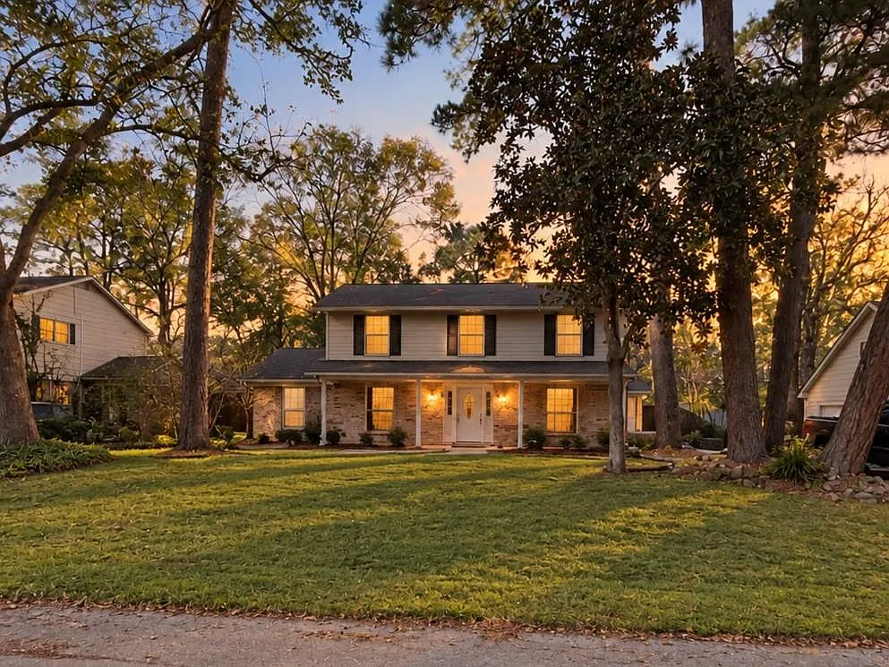 4 bed, 2.5 bath, 2296 sqft, $2,100 — Photo 2