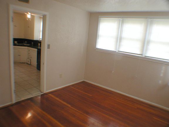 4 Dining Area_09162013