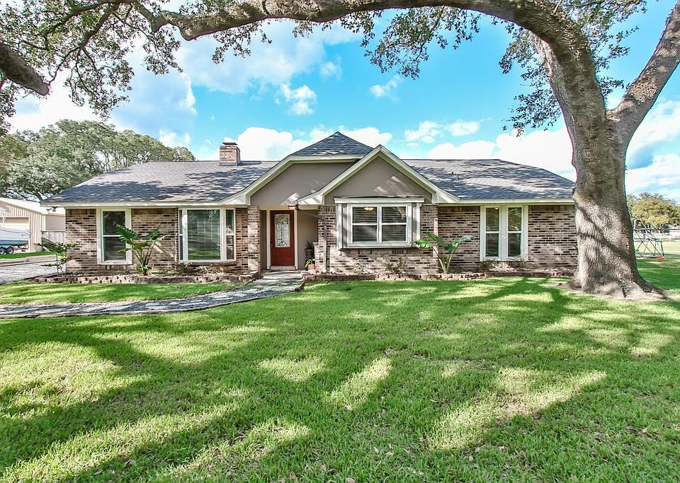 1st image of 9420 Twin Oaks Dr