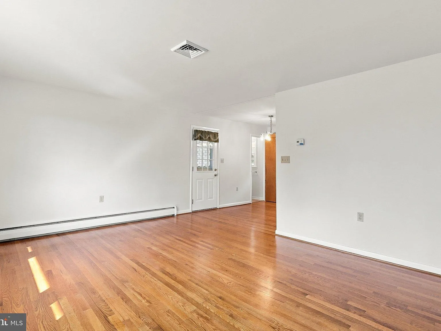 3 bed, 1.5 bath, 1551 sqft, $1,950 — Photo 3