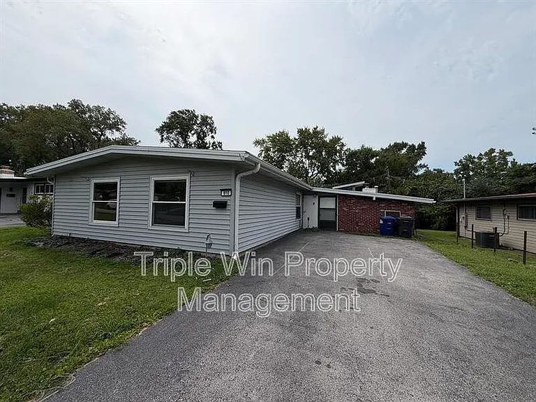 810 Saint Anthony Ln — Photo 2