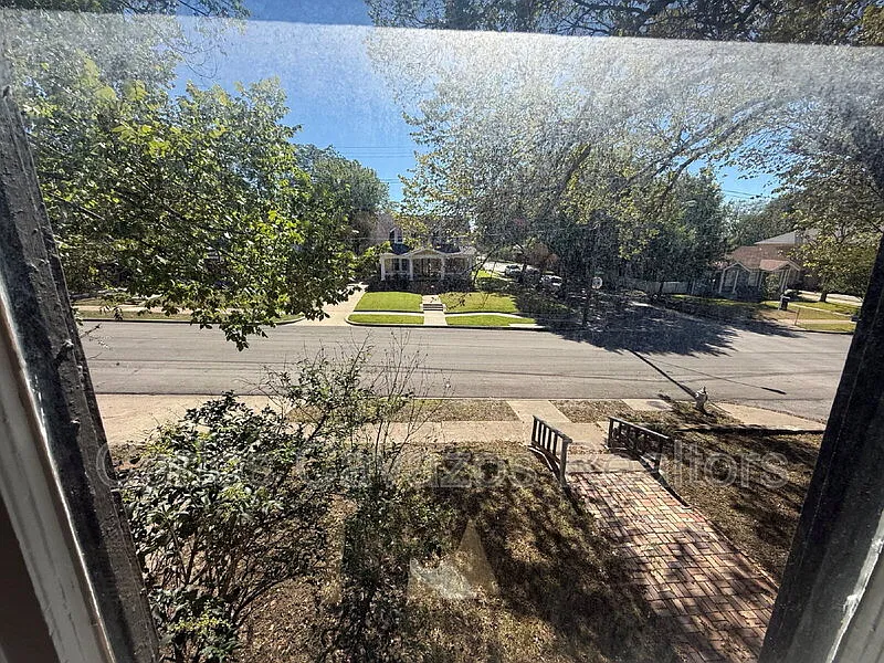 1 bed, 1.0 bath, 650 sqft, $1,395 — Photo 2