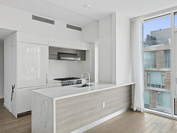5th image of 505 W 43rd St Penthouse K