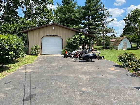 2nd image of 2302 Beechwood Dr