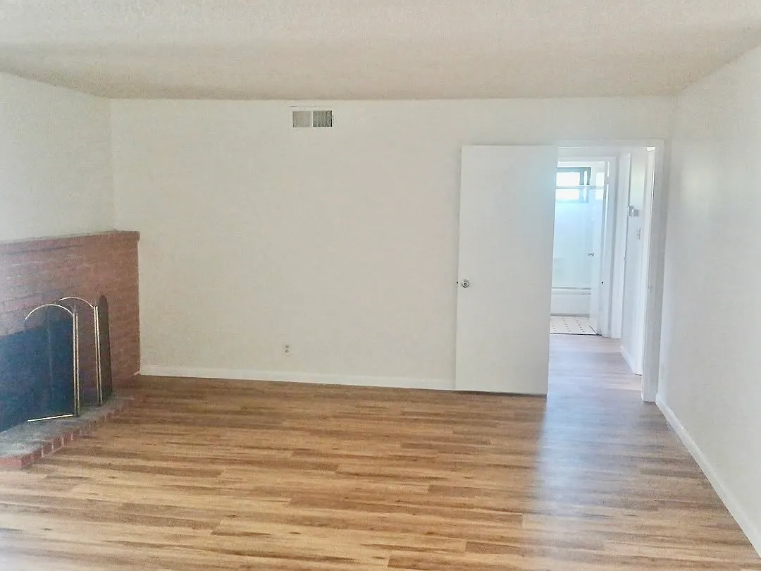 4 bed, 1374 sqft, $2,600 — Photo 4