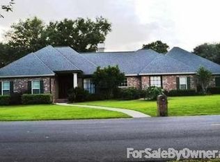 111 Estates Ln, Youngsville, LA 70592