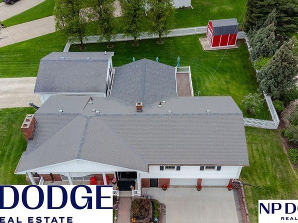 1540 Pinewood Dr, Omaha, NE 68144