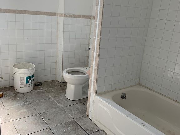 2nd image of 1056 Washington Ave #2