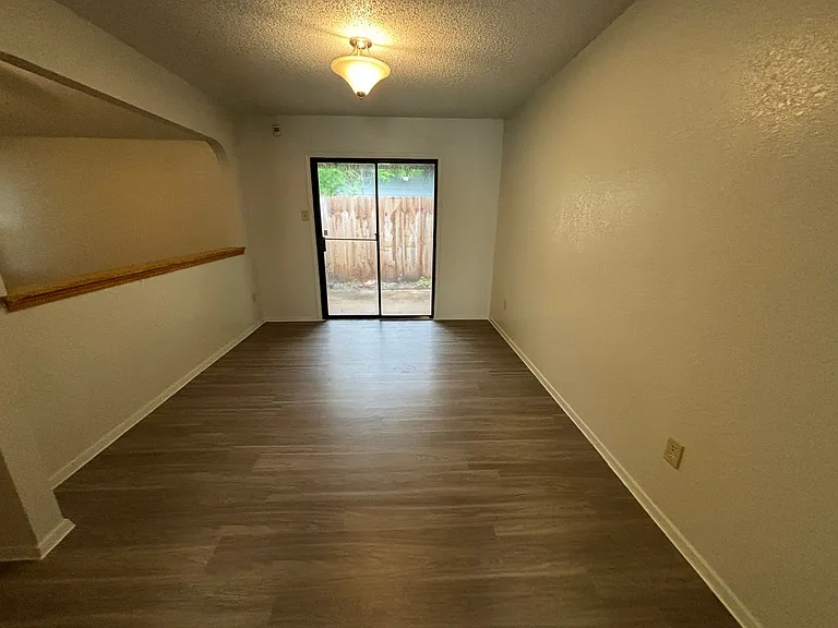 1112 Byers Ln — Photo 6