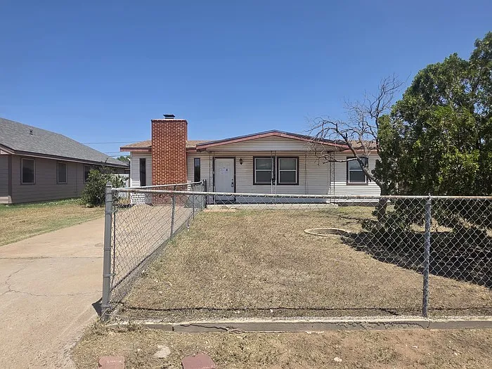 711 Ruby Dr — Photo 1