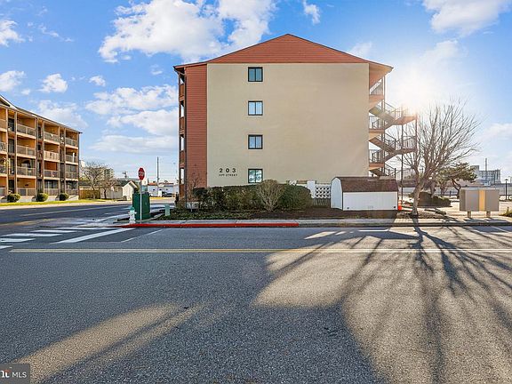 3rd image of 203 33rd St Unit 104