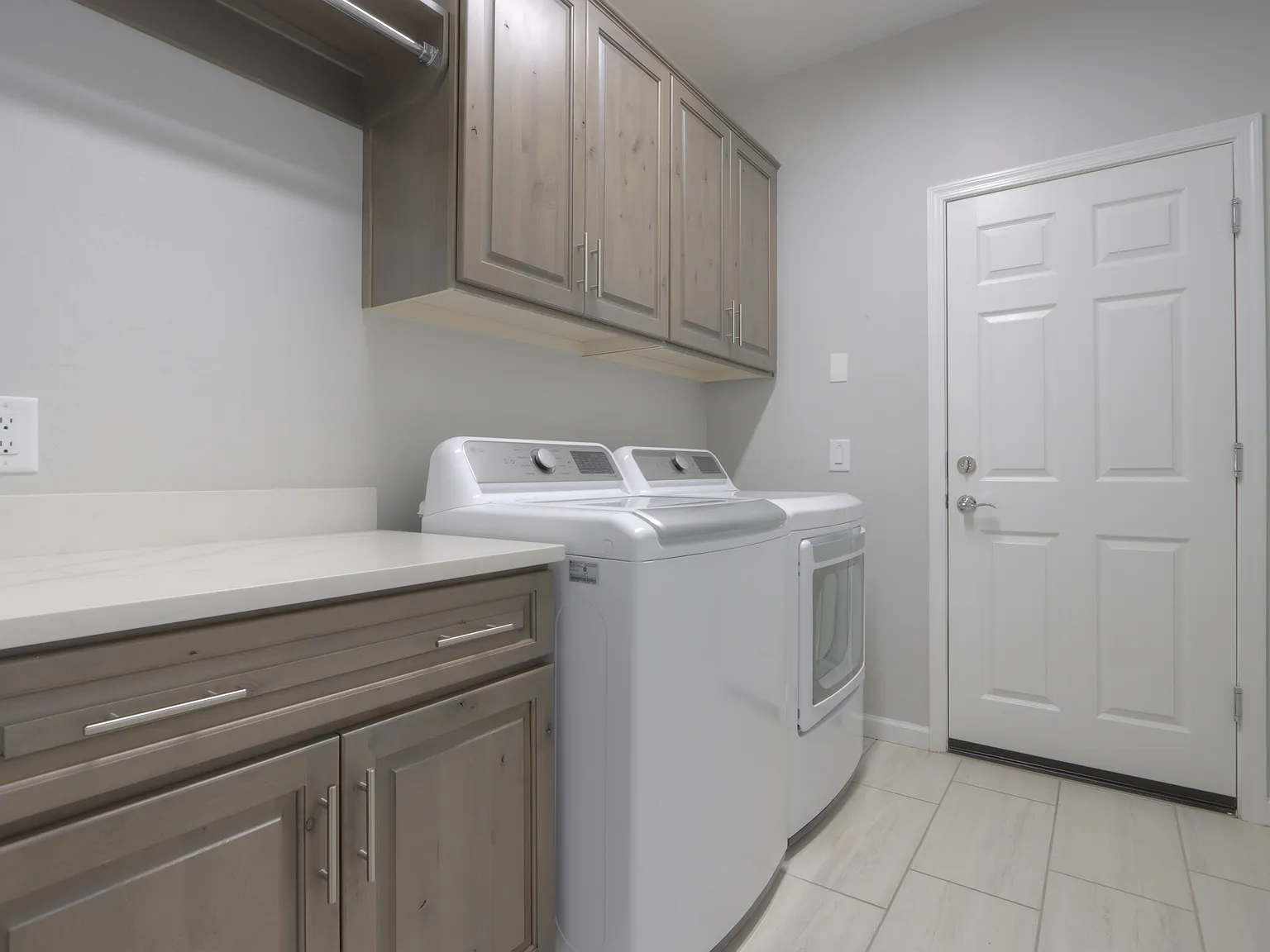 2 bed, 1674 sqft, $2,200 — Photo 2
