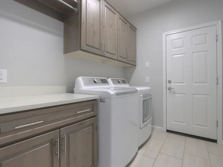 5656 W Posse Dr — Photo 2
