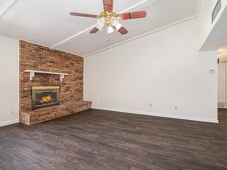 1814 Addington Dr — Photo 6