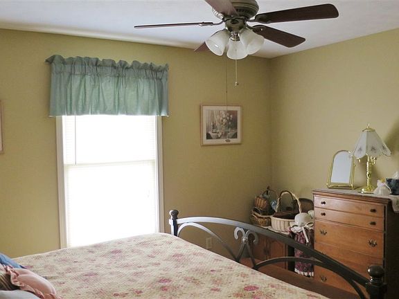 5th image of 11 Victoria Dr