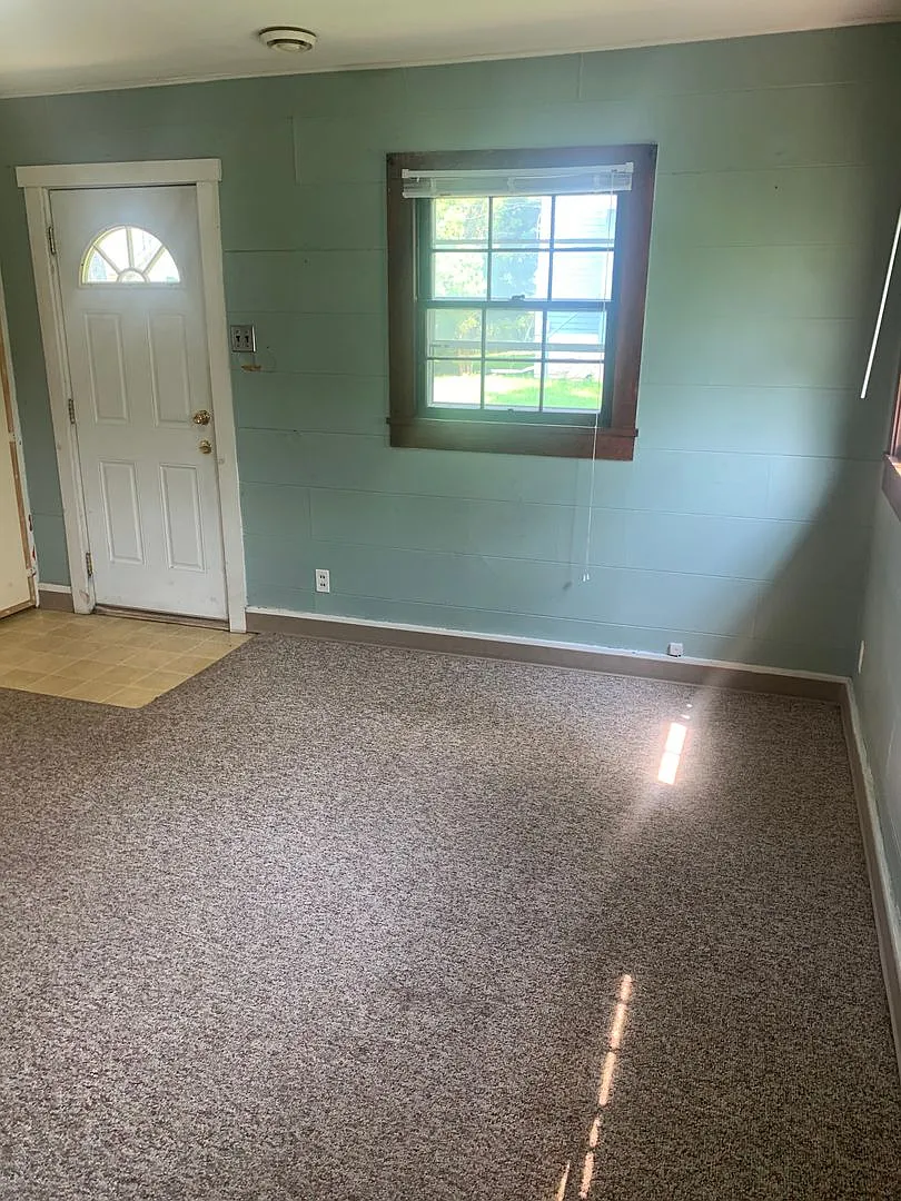 712.5 East Cottage Grove Avenue — Photo 4