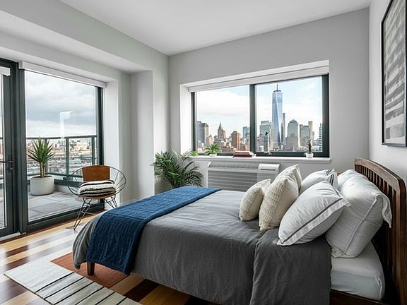 4th image of 162 8th St #1619