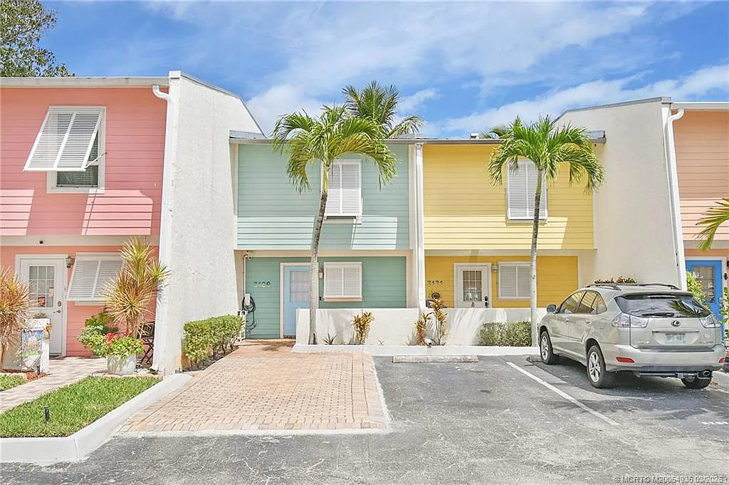 2 bed, 1.5 bath, 986 sqft, $2,300 — Photo 2