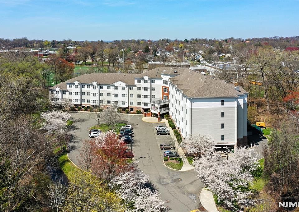 1st image of 189 Forest Ave #108