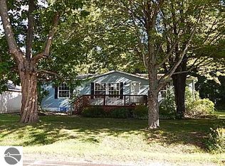 660 Michelson Rd, Houghton Lake, MI 48629