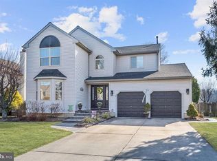 8 Amberfield Dr, Delran, NJ 08075
