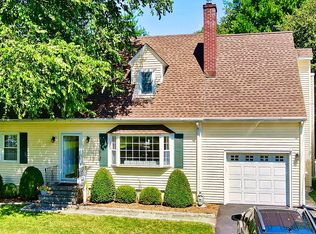 35 Ayres Dr, Stamford, CT 06905