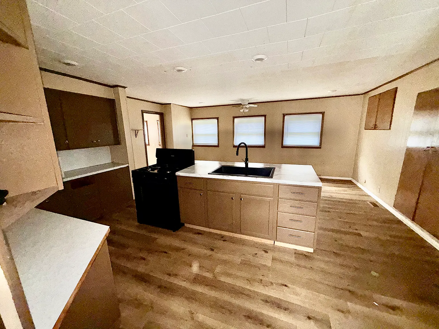 3 bed, 1234 sqft, $1,200 — Photo 4