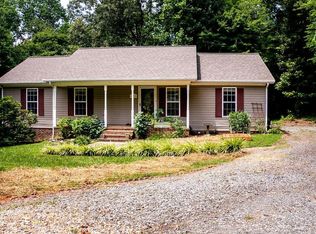 208 Oak Forest Ct, Mebane, NC 27302