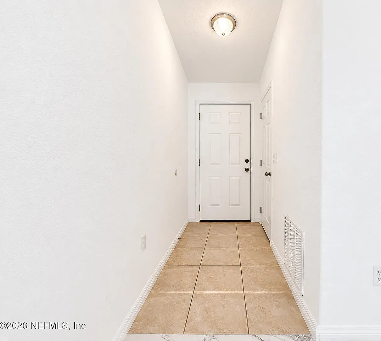 3 bed, 2.0 bath, 2423 sqft, $1,599 — Photo 3
